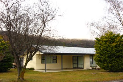 Photo of property in 1 Mckibbin Place, Arrowtown, 9302