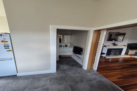 Photo of property in 17 Apu Crescent, Lyall Bay, Wellington, 6022