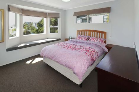 Photo of property in 3 Fernhaven Grove, Newlands, Wellington, 6037