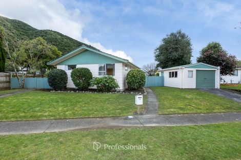 Photo of property in 35 Larchmont Grove, Totara Park, Upper Hutt, 5018