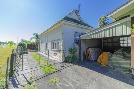 Photo of property in 2 King Edward Avenue, Papakura, 2110