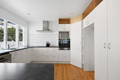 Photo of property in 18 Richmond Street, Cambridge, 3434