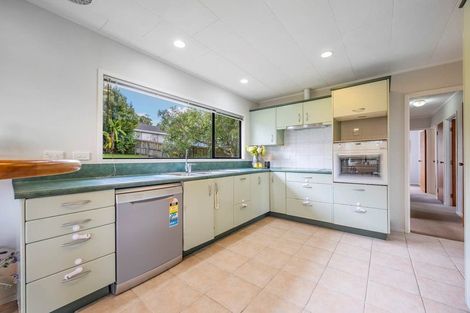 Photo of property in 13 Santiago Crescent, Unsworth Heights, Auckland, 0632