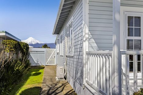 Photo of property in 2 Hurworth Road, Hurworth, New Plymouth, 4371