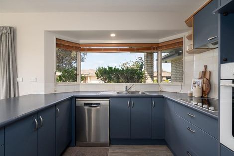 Photo of property in 6 Ross Place, Northwood, Christchurch, 8051