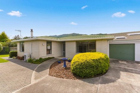 Photo of property in 48a Rewarewa Crescent, Waikanae, 5036