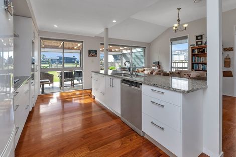 Photo of property in 9 Paradise Point Place, One Tree Point, 0118