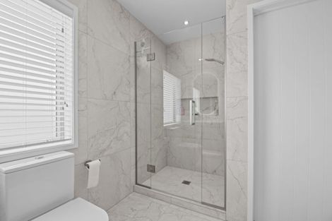 Photo of property in 114 Fairview Avenue, Fairview Heights, Auckland, 0632