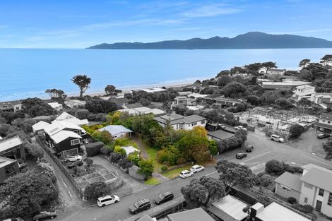 Photo of property in 18 Newry Road, Raumati Beach, Paraparaumu, 5032