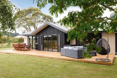 Photo of property in 10 Taumata Rise, Acacia Bay, 3385