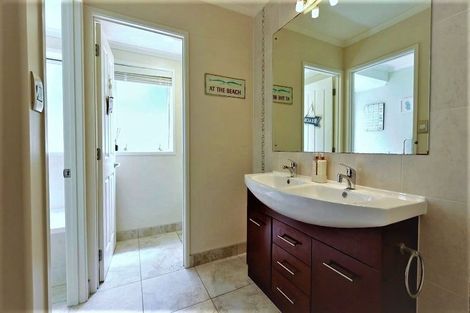 Photo of property in 35 Bayview Park Lane, Orewa, 0931