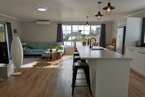 Photo of property in 9 Whaka Street, Maungaturoto, 0520