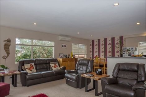 Photo of property in 5 Shadon Place, Stanmore Bay, Whangaparaoa, 0932