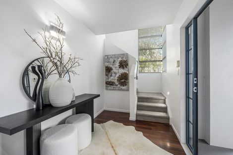 Photo of property in 1/71 Princes Street, Northcote Point, Auckland, 0627