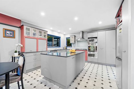 Photo of property in 100 Becroft Drive, Forrest Hill, Auckland, 0620