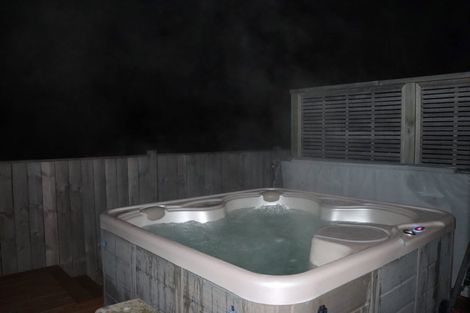 Photo of property in 121 Tapu Road, Huapai, Kumeu, 0810