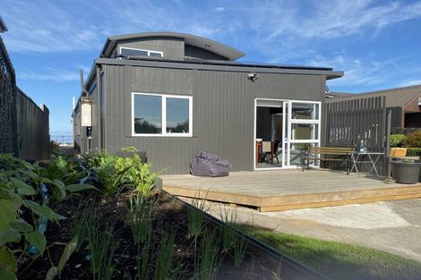 Photo of property in 12 Scott Street, Moturoa, New Plymouth, 4310