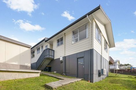 Photo of property in 63 Ruskin Road, Newlands, Wellington, 6037