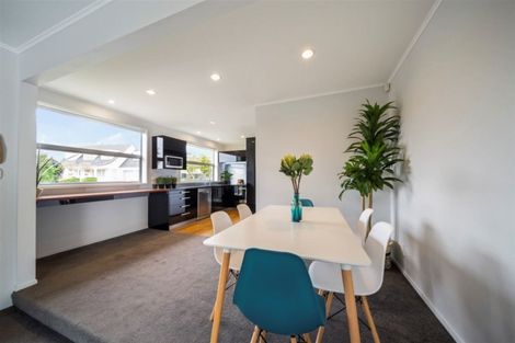 Photo of property in 10 Montana Place, Merrilands, New Plymouth, 4312