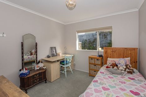 Photo of property in 16 Resolution Place, One Tree Point, 0118