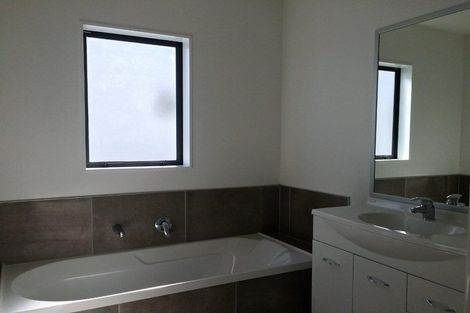 Photo of property in 38 Hollowout Street, Takanini, 2112