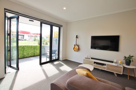 Photo of property in 2/17 Uku Lane, Hobsonville, Auckland, 0616
