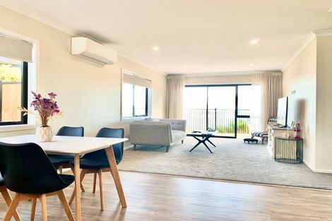 Photo of property in 19b Promontory Crescent, Newlands, Wellington, 6037