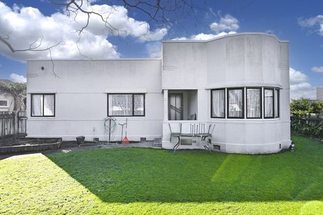 Photo of property in 706 Avenue Road East, Parkvale, Hastings, 4122