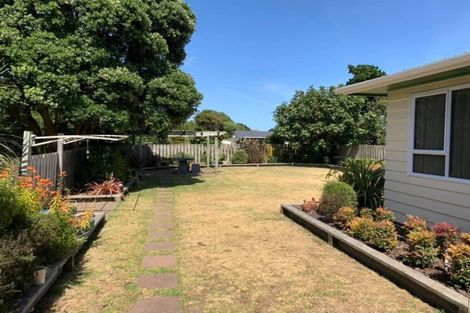 Photo of property in 2 Porter Place, Paekakariki, 5034
