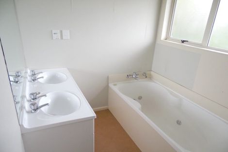 Photo of property in 53 Middlepark Road, Sockburn, Christchurch, 8042