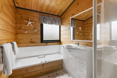 Photo of property in 5 Courtney Close, Pauanui, Hikuai, 3579