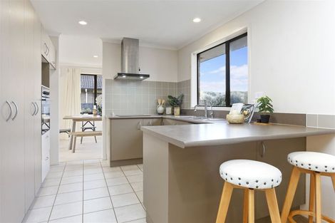 Photo of property in 35 Cabeleigh Drive, Helensville, 0800