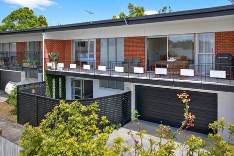 Photo of property in 3/8 Wolsley Avenue, Milford, Auckland, 0620