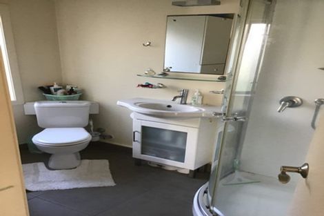 Photo of property in 45 Masterton Road, Rothesay Bay, Auckland, 0630