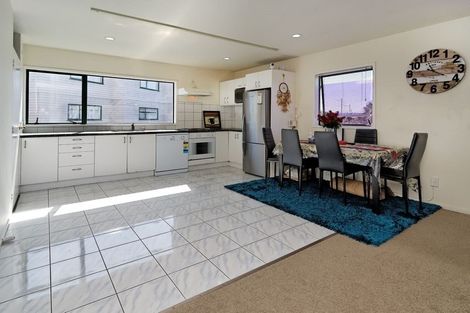 Photo of property in 20/1 Briar Way, New Lynn, Auckland, 0600