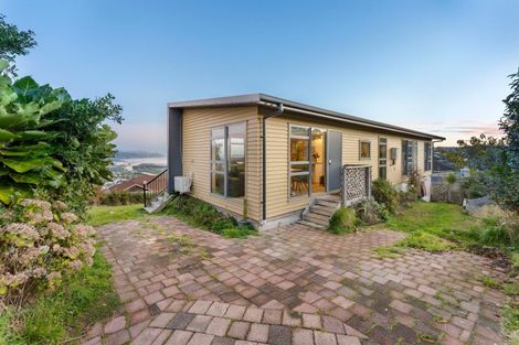 Photo of property in 22 Arahiwi Grove, Tirohanga, Lower Hutt, 5010