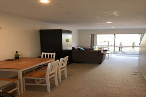 Photo of property in 10 Brashier Circle, Sunnyvale, Auckland, 0612