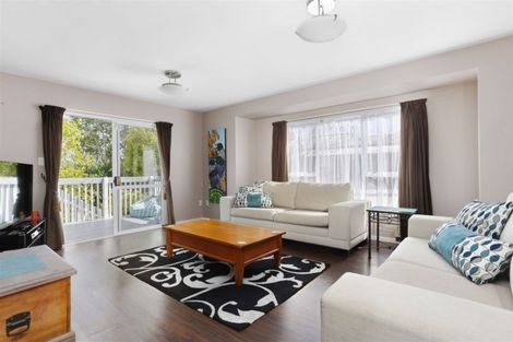 Photo of property in 2/47 Sungrove Rise, Sunnyvale, Auckland, 0612