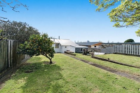 Photo of property in 100 Lemon Street, New Plymouth, 4312