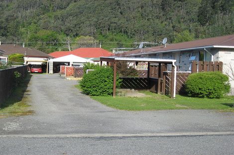 Photo of property in Claredon Court, 46c York Street, Picton, 7220