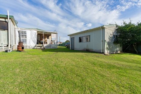 Photo of property in 9 Hennessy Street West, Foxton Beach, Foxton, 4815