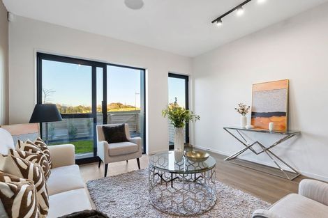 Photo of property in 33 Karaka Village Parade, Karaka, 2580