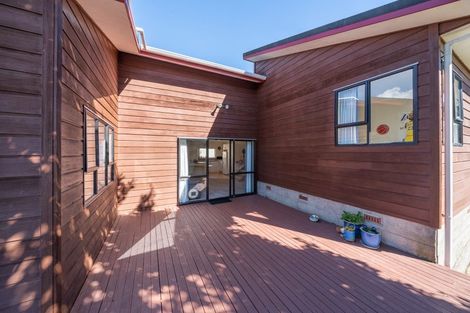 Photo of property in 36 Albatross Close, Whitby, Porirua, 5024