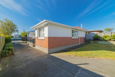 Photo of property in 25 Lake Terrace Road, Burwood, Christchurch, 8061