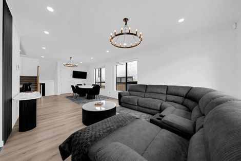 Photo of property in 2a Ballyalton Crescent, Flat Bush, Auckland, 2019