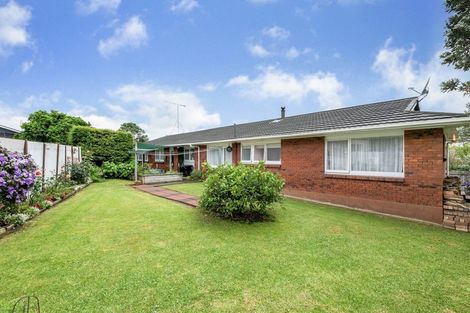 Photo of property in 15 La Perouse Street, Botany Downs, Auckland, 2010