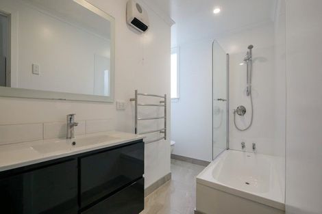 Photo of property in 114 Macandrew Road, South Dunedin, Dunedin, 9012