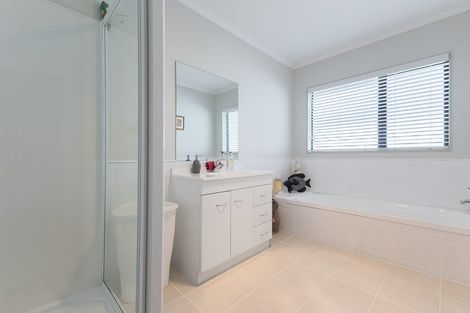 Photo of property in 2 Jeannie Way, Waikanae Beach, Waikanae, 5036