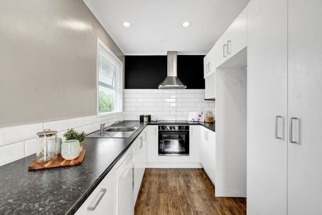 Photo of property in 17 Rainsford Street, Moturoa, New Plymouth, 4310