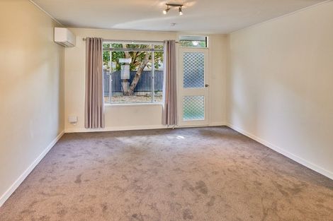 Photo of property in 2/35 Mana Esplanade, Paremata, Porirua, 5026
